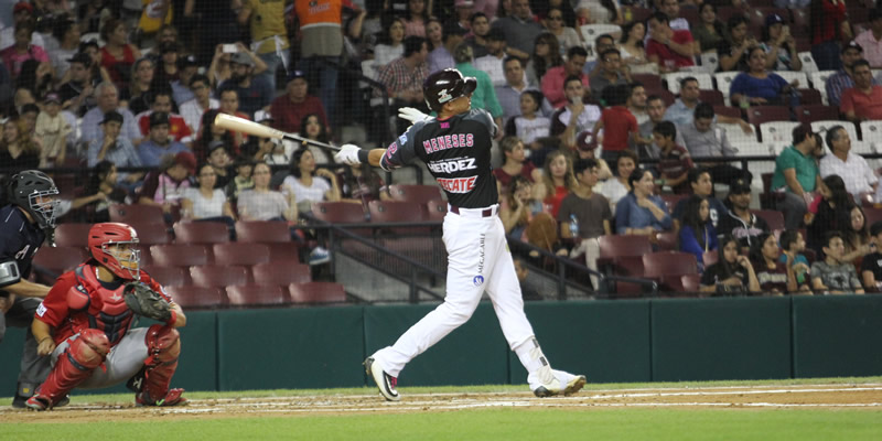 21-10-16 Joey Meneses sacó bombazo por el derecho 1