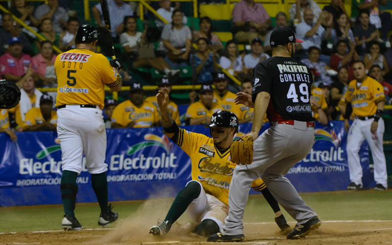 Juan Carlos Gamboa safe en home